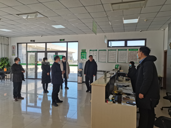 殷殷關(guān)懷寄真情 聲聲祝福暖人心市產(chǎn)業(yè)集團領(lǐng)導(dǎo)節(jié)后慰問一線員工606.png