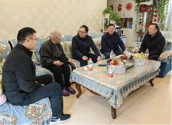 新春送溫暖  慰問(wèn)暖人心—產(chǎn)業(yè)集團(tuán)活動(dòng)新聞稿0205(1)(3)349.png